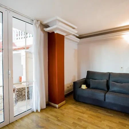 4 Liberty Suites 아파트 아데제